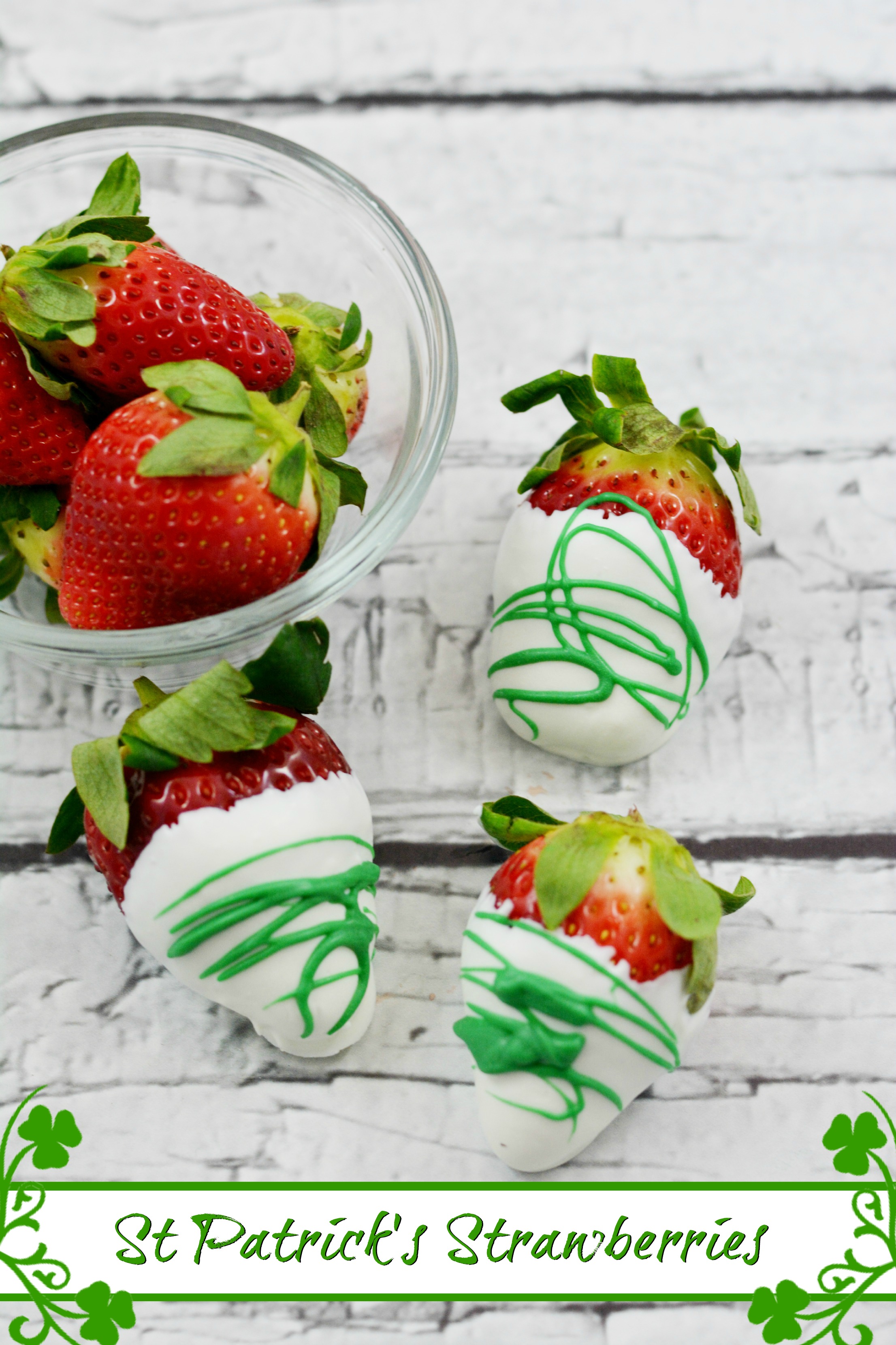 Dipped Strawberries for St Patricks Day #StPatricksDay #partyfood at thatbaldchick.com